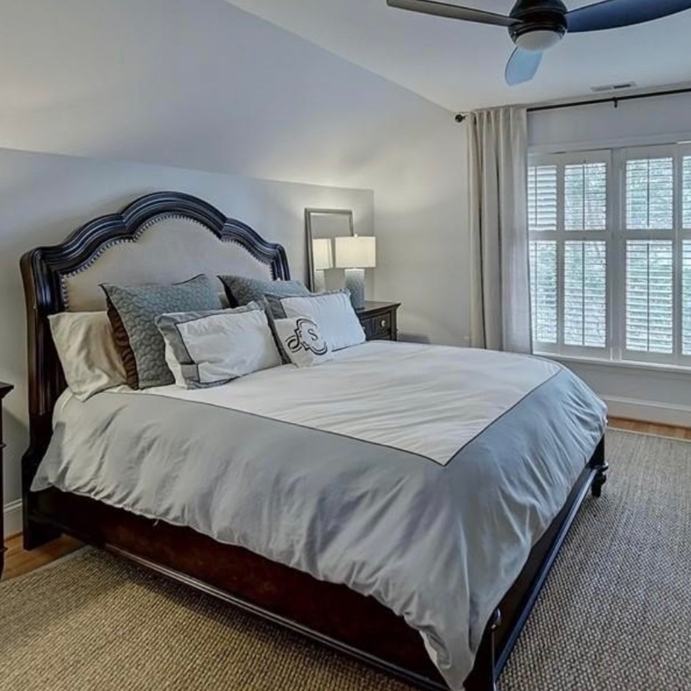 RH Queen duvet + shams